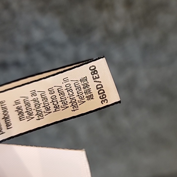 Victoria Secret Bra Size 36DD - Picture 9 of 10